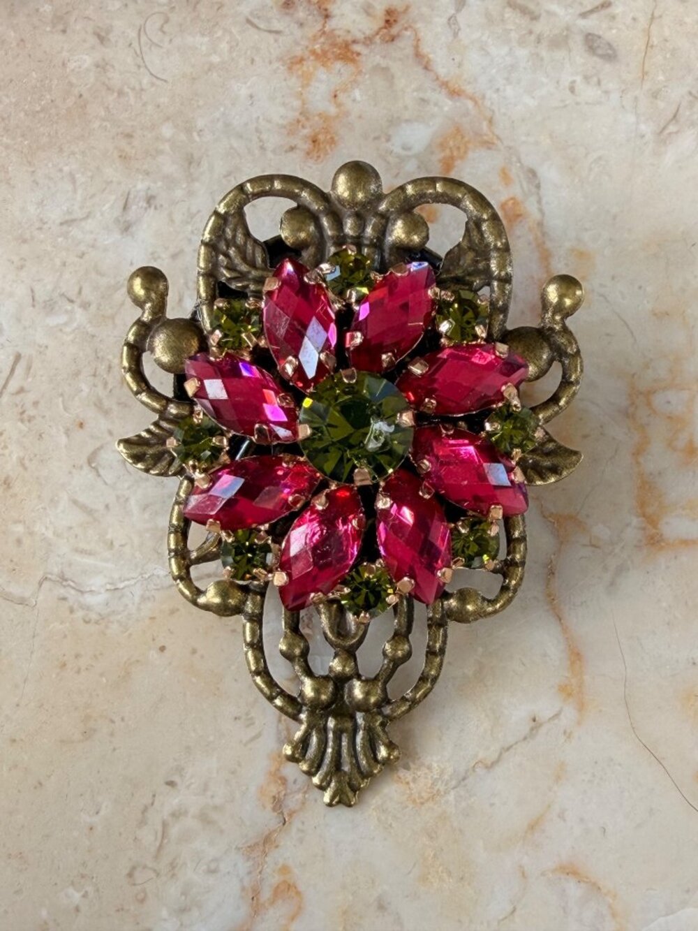 Vintage Gold-Tone Floral Brooch With Red & Green Rhinestones – Elegant Design